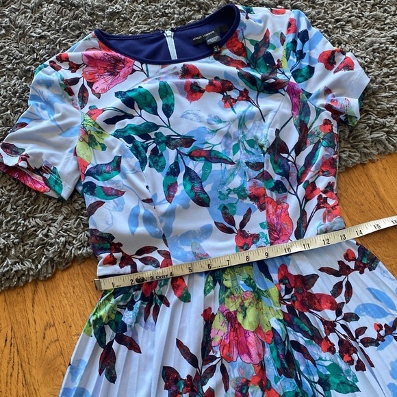 Maggy London Pleated Fit & Flare Floral Dress Size 2 - Picture 7 of 13